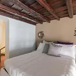 Iflat Pantheon Historic Two-story Daire *